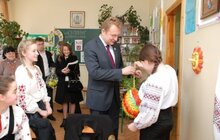 Фото 3: Сьогодні міський голова взяв участь у презентації творчої майстерні «Писанка добром весь світ зігріє» у гімназії «Гроно» 