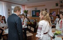 Фото 7: Сьогодні міський голова взяв участь у презентації творчої майстерні «Писанка добром весь світ зігріє» у гімназії «Гроно» 
