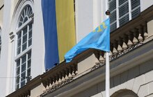 Фото 6: Біля Львівської мерії підняли кримськотатарський прапор (відео)