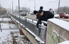 Фото 5: Рух мостом на вул. Кульпарківській обмежили для великогабаритних авто, громадський транспорт їхатиме лівими смугами (відео)