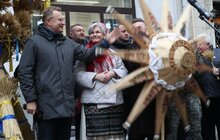Фото 3: На площі Ангелів встановили головного різдвяного дідуха Львова (фото/відео)