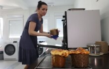 Фото 8: Господині модульного містечка на Сихові спекли паски для українських захисників