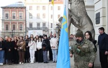 Фото 4: У День спротиву окупації Криму в центрі Львова підняли кримськотатарський прапор (відео)