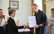 Фото 2: 54 львівські школярі, які найкраще склали НМТ, отримали по 10, 20 та 30 тисяч гривень від міста (відео)