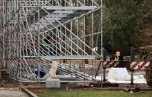 Фото 6: Пошкоджений російським «шахедом» корпус університету в Дублянах накривають тимчасовим куполом (відео)