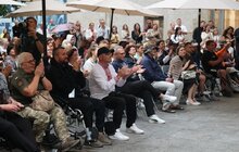 Фото 14: Ніно Катамадзе дала безкоштовний концерт для поранених військових у дворику львівської Ратуші (фото/​відео)
