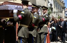 Фото 28: У Львові попрощалися з письменником та дисидентом Ігорем Калинцем (фото/​відео)