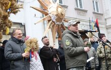 Фото 19: На площі Ангелів встановили головного різдвяного дідуха Львова (фото/відео)