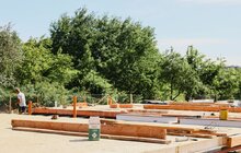 Фото 1: У Львові зводять тимчасові будинки для вагітних переселенок
