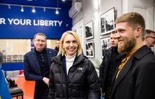 Фото 2: Посолка США в Україні Бріджит Брінк відкрила у Львові Американський дім