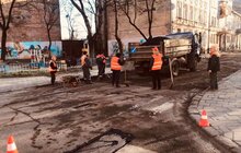 Фото 1: Комунальні служби міста проводять поточний ремонт вулиць: у планах на сьогодні — використати 55 тонн гарячого асфальту