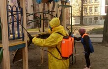 Фото 72: На території Львова проводять миття і дезінфекцію дитячих майданчиків