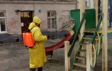 Фото 74: На території Львова проводять миття і дезінфекцію дитячих майданчиків