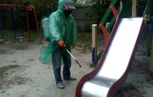 Фото 13: Комунальні служби продовжують миття міста