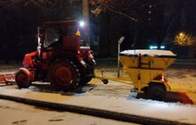 Фото 5: Для забезпечення проїзду по місту, зранку працювало 54 одиниці снігоочисної техніки