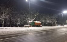Фото 56: Минулої ночі в місті працювало 95 одиниць техніки, для посипання доріг використано 492 м3 піскосуміші