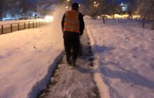 Фото 73: Минулої ночі в місті працювало 95 одиниць техніки, для посипання доріг використано 492 м3 піскосуміші