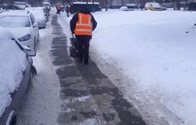 Фото 83: Для посипання доріг від ожеледиці минулої доби використано 527 м3 піскосуміші та 186 м3 солі