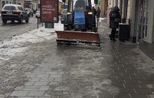 Фото 22: Комунальна техніка і двірники працюють на вулицях міста