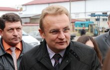 Фото 9: У Львові громадський транспорт облаштовують пристроями навігації. 