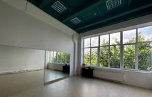 Фото 1: У навчальних закладах Львова відновили понад 900 вікон, які були пошкоджені через російські обстріли