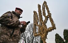 Фото 4: У Львові встановили найбільший в Україні тризуб з дідухів (фото)
