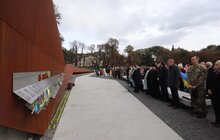 Фото 15: На Меморіалі Героїв Небесної Сотні вояки братства ветеранів УПА підняли національний стяг