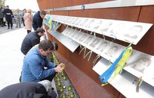 Фото 35: На Меморіалі Героїв Небесної Сотні вояки братства ветеранів УПА підняли національний стяг