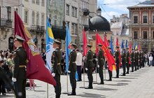 Фото 2: На День міста у центрі Львова замайоріли прапори військових та оборонних сил України (фото/відео)