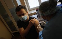 Фото 13: Сьогодні 79 медиків 8-ї міської лікарні Львова отримають щеплення від COVID