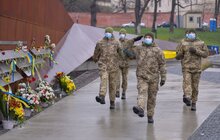 Фото 1: На Меморіалі пам’яті Героїв Небесної Сотні традиційно підняли синьо-жовтий стяг