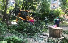 Фото 4: Комунальні служби продовжують прибирати місто від наслідків негоди