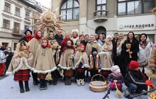 Фото 8: У Львові встановили головного Дідуха міста