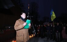 Фото 10: У Львові на Меморіалі пам’яті Героїв Небесної Сотні в небо зринули десятки світлових променів