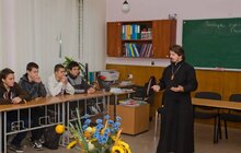 Фото 13: Духовні зустрічі священиків із вчителями та учнями