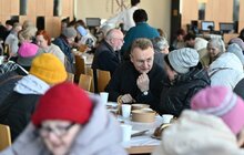 Фото 4: У Львові приготували Великодній сніданок для потребуючих людей