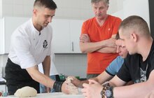 Фото 5: Пацієнти центру НЕЗЛАМНІ спробували новий вид реабілітації – готування їжі