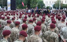 Фото 14: Сьогодні у Львові військовослужбовці 80-тої окремої десантно-штурмової бригади пройшли урочистою ходою з нагоди повернення з району виконання завдань під час операції Об’єднаних сил