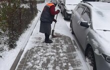 Фото 4: Вночі на вулицях міста працювало 69 одиниць снігоприбиральної техніки