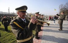 Фото 1: До 100-річчя ЗУНР у Львові помолились біля могил Героїв