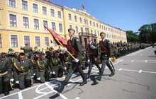 Фото 5: Вітаючи випускників Академії сухопутних військ, Андрій Садовий запропонував вже впровадити стандарти НАТО в Україні