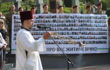 Фото 19: День Незалежності розпочався з молитви на Личаківському кладовищі