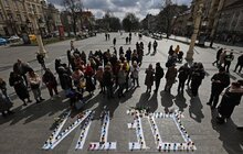 Фото 8: У Львові провели мирну акцію «ДЕ ТИ», присвячену річниці трагедії в маріупольському театрі