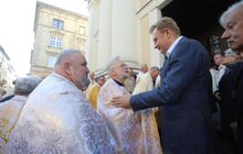 Фото 1: На фасаді храму Преображення відкрили меморіальну таблицю до 30-річчя виходу УГКЦ з підпілля