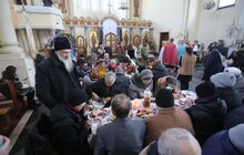 Фото 1: На Різдво у Львові організували святковий обід для найбільш потребуючих
