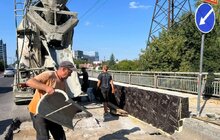 Фото 4: На Кульпарківській ремонтують аварійний міст: вже відновили тротуар і розпочали укріплення балок