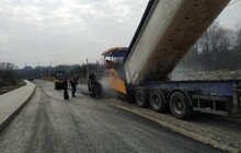 Фото 6: Ремонт вул. Миколайчука триває: підрядник проводить асфальтування