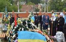 Фото 4: Патріарх Філарет та міський голова Львова вшанували Новітніх Героїв України