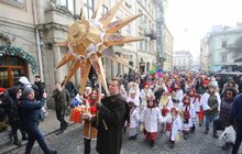 Фото 9: У переддень Різдва у Львові встановили Різдвяного Дідуха