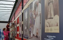 Фото 1: У Львові запрацював унікальний мобільний музей з особистими речами святого Івана Павла ІІ